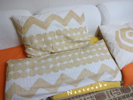 NANTONAKU　首ヘルニア用の低くて柔らかい枕を手描き布で作ってみた　
