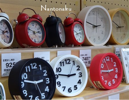 NANTONAKU　ニトリに行ってきました　ニトリの時計は安いし　和食器も悪くないね　2