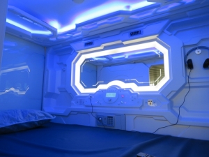 宇宙船然としたカプセルホテル