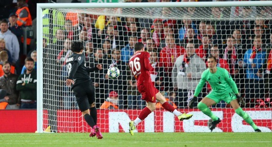 Liverpool Adrian is left helpless as Takumi Minaminos volley finds the bottom corner to make it 3-2