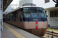 小田急30000形電車 EXE（Excellent Express） 小田原駅 | Pochiの 